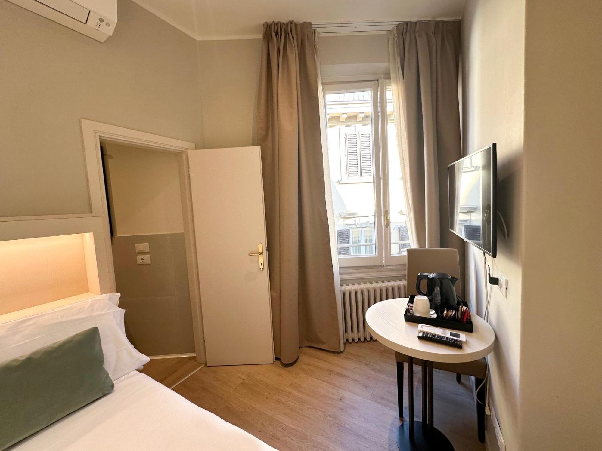 Hotel Giappone Florenz Zimmer foto